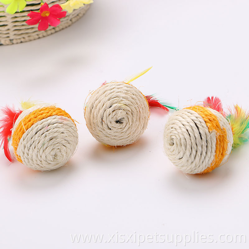 Amazon Hot Selling Cat Sisal Ball Toys Pet Grinding Claws Toys With Feather